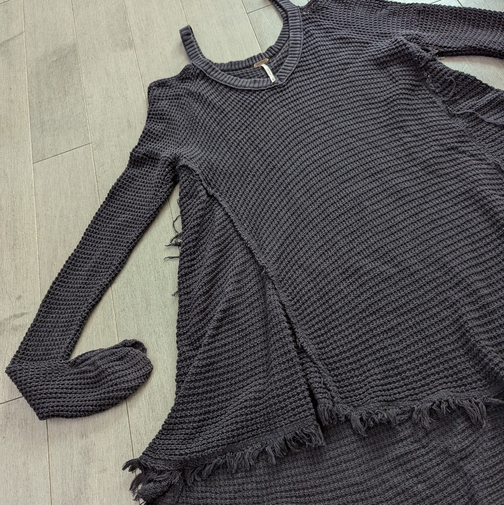Free People Black cold shoulder slouchy sweater tunic size XS - Picture 8 of 13